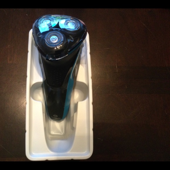 Rechargeable Electric Shaver - Picture 2 of 2
